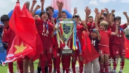 99贵宾会官网-央视报道中国足球小将夺冠：祝贺少年们，未来继续勇敢向前吧！